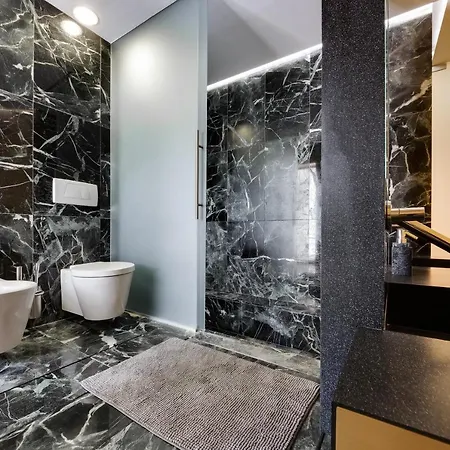 Luxurious With Sauna דירה *